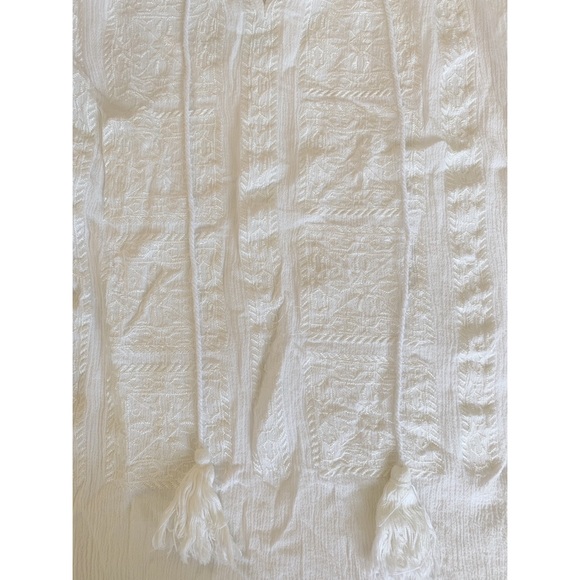 Embroidered white shirt - Picture 2 of 3
